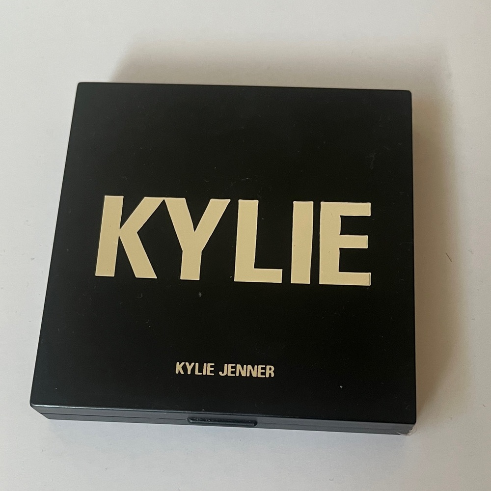 Kylie Cosmetics Highlighter - Black and Gold